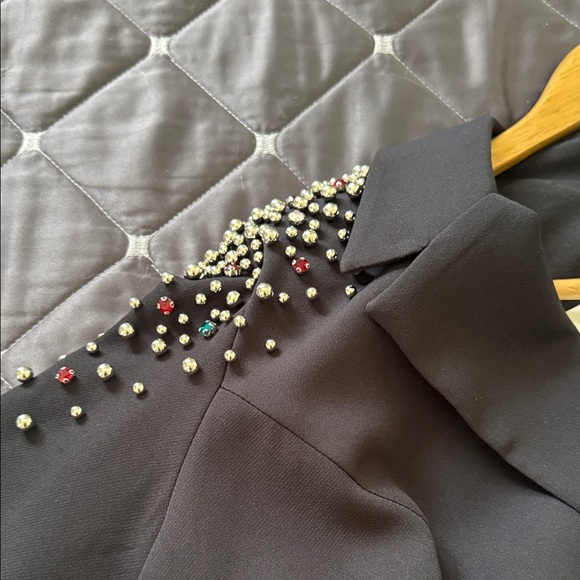 Elegant Black Dress with Embellished Details - Picture 3 of 7